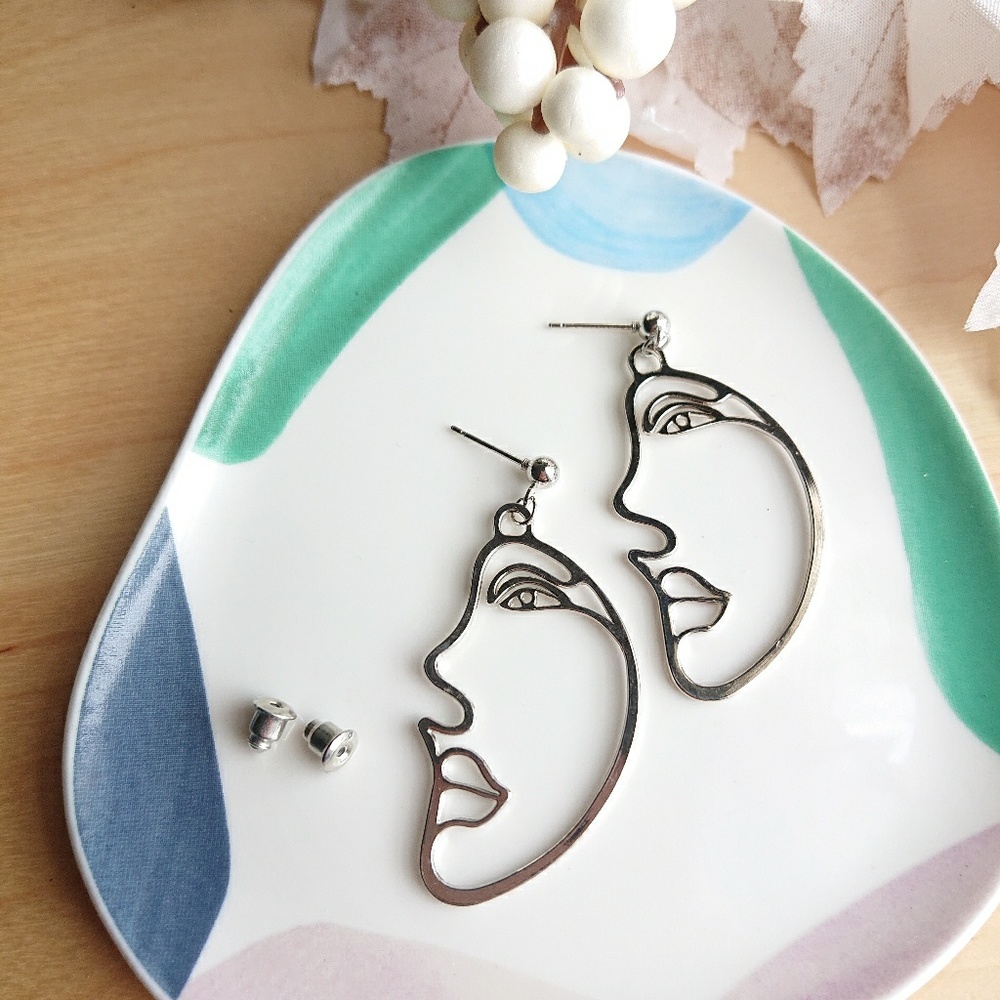 Unique Design//Half Face Portrait Drop Earrings - Picture 3 of 4
